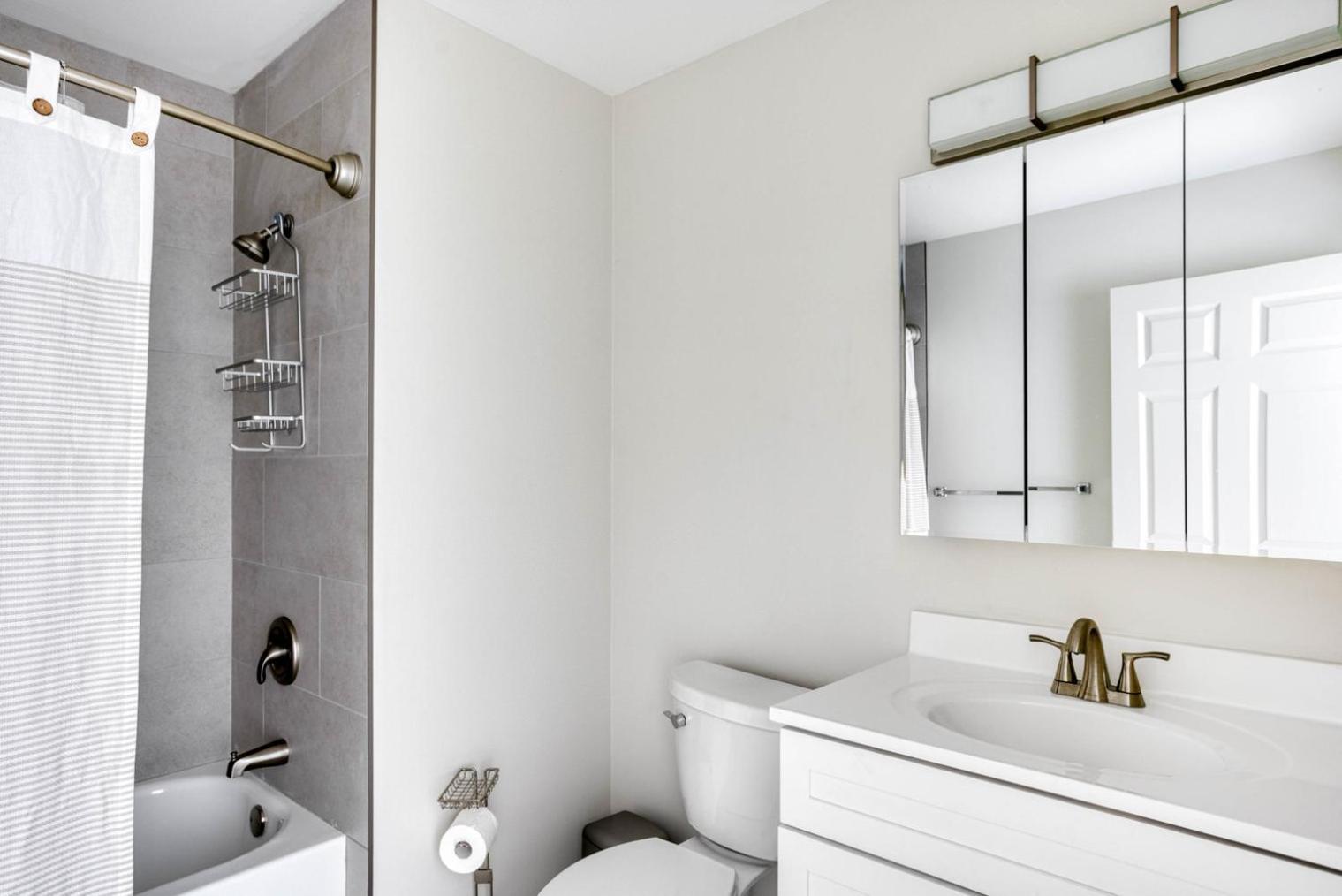 Central Square 2br W Gym Nr T Bos-819 *