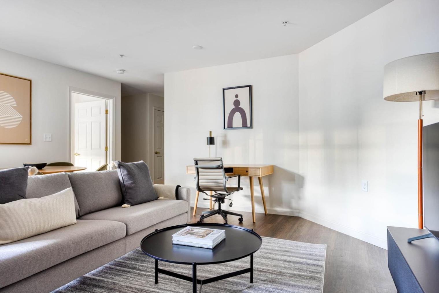 Central Square 2br W Gym Nr T Bos-819 *