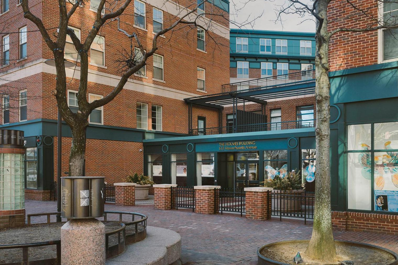 Central Square 2br W Gym Nr T Bos-819 *